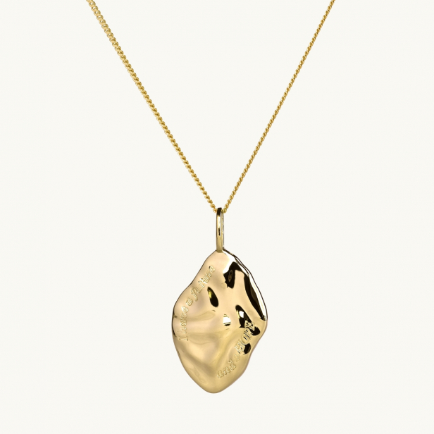 irregular shape on a pendant in gold